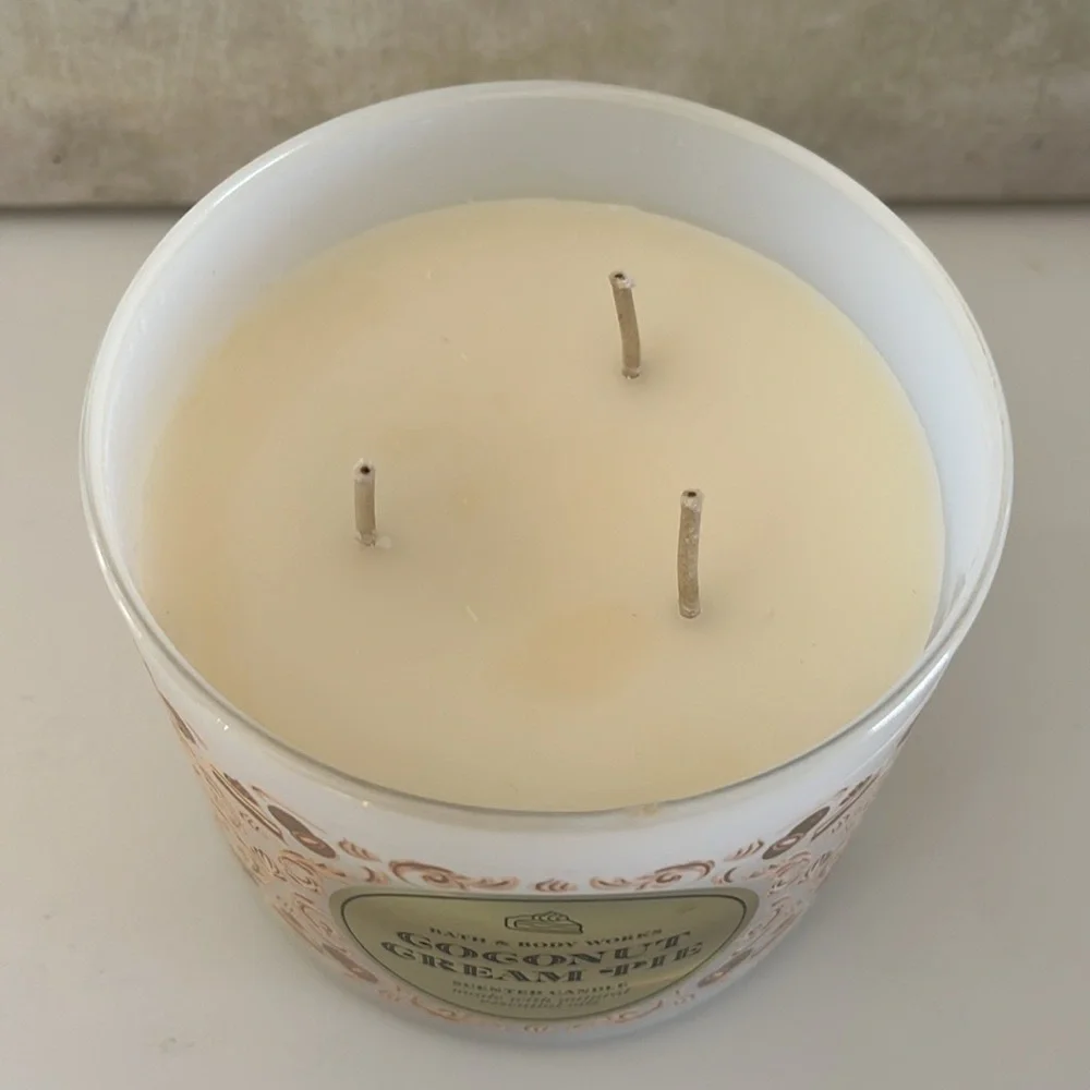 Bath & Body Works Coconut Cream Pie Candle
